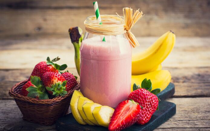 Плодово смути с банан и ягода в диетата на тези, които искат да отслабнат