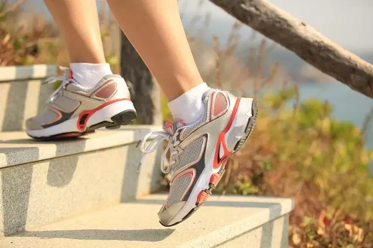 Бягането по стълби е начин за укрепване на мускулите на краката и отслабване
