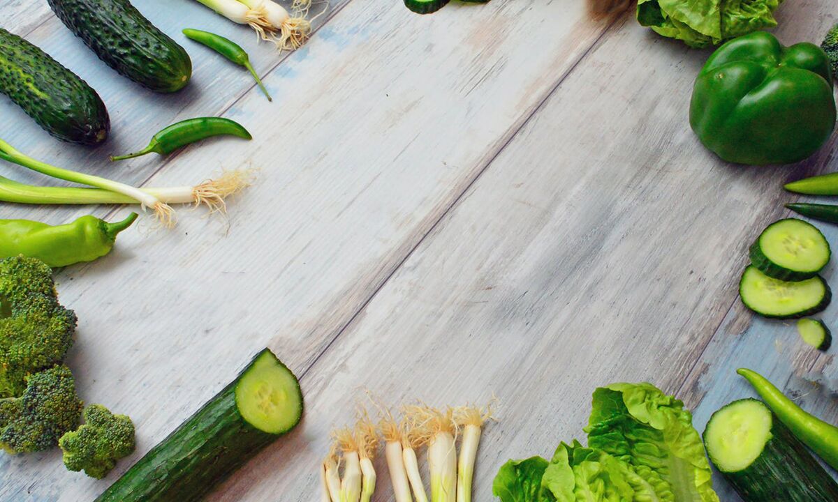 Зелени нискокалорични зеленчуци в диетичното меню с елда